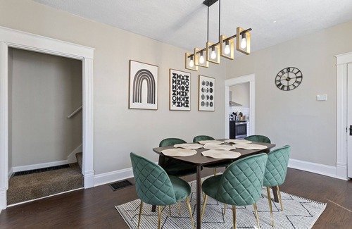 Roselawn Finance Casa | 2BR Cozy Home with Dedicated Office