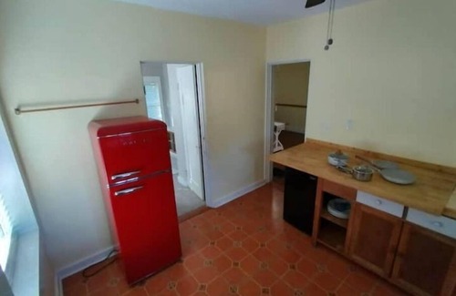 United Central Apartamento | 2BR! Cozy -Quaint - Centrally Located!