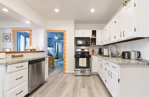 Brighton Heights Casa | 2BR Cozy Retreat | Fire Pit | Close to Downtown