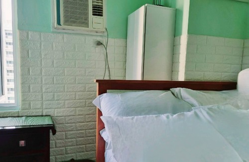 Project 8 Condominio | 2Br Deluxe End-Unit Condo with Balcony. Overlooking Amenities. Sunrise Views.