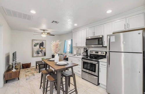Coronado Casa | 2BR Desert Retreat Central Phoenix