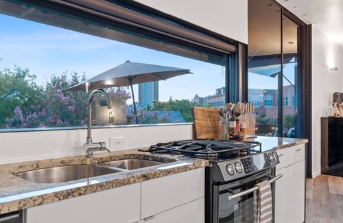 Central East Austin Condominio | 2BR Designer Condo East Downtown Austin