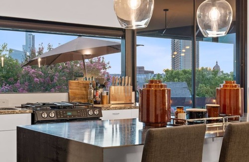 Central East Austin Condominio | 2BR Designer Condo East Downtown Austin