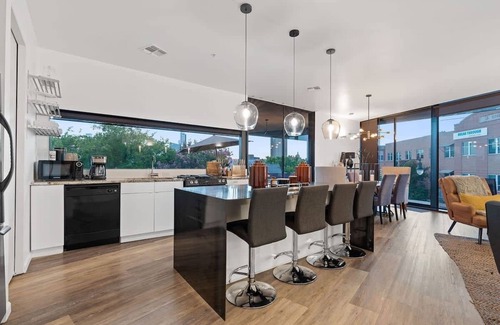Central East Austin Condominio | 2BR Designer Condo East Downtown Austin