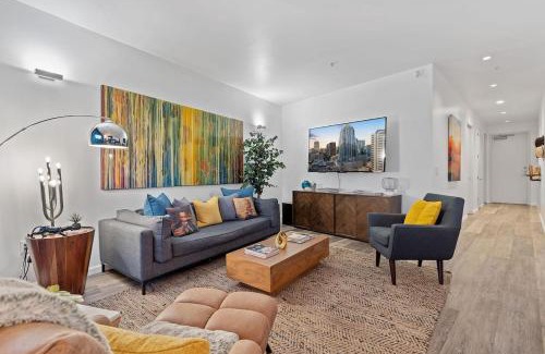 Central East Austin Casa | 2BR Designer Condo on Trendy East 11th St, Downtown Austin