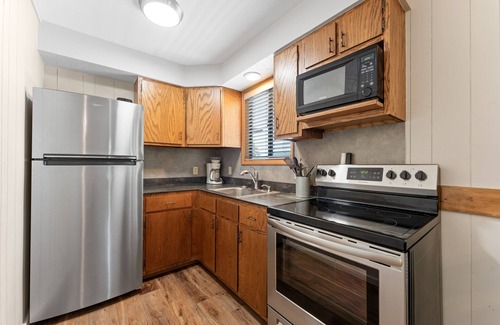 Kimberling City Cabina | 2BR Duplex Cabin w/Community Pool + Boat dock