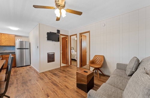 Kimberling City Cabina | 2BR Duplex Cabin w/Community Pool + Boat dock