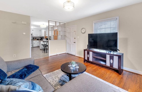 Charlotte Casa | 2BR Duplex Near From Uptown Charlotte