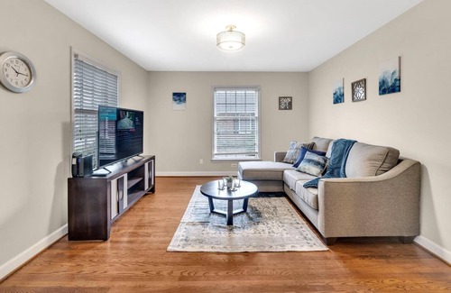 Charlotte Casa | 2BR Duplex Near From Uptown Charlotte
