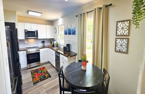 Executive Park Casa | 2BR Duplex with Massive 86in TV