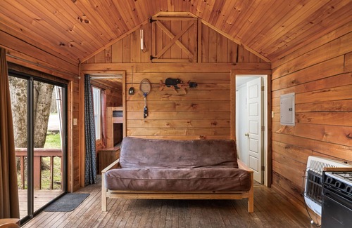 Russell Cabina | 2BR Eagles Nest Cottage