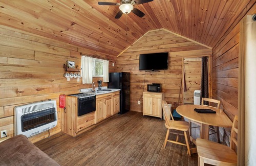 Russell Cabina | 2BR Eagles Nest Cottage