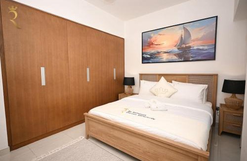 Al Raha Beach Apartamento | 2BR Enchanted Hideaway in Al Raha - Pool, Gym, and Relaxing Stay Near Yas Island