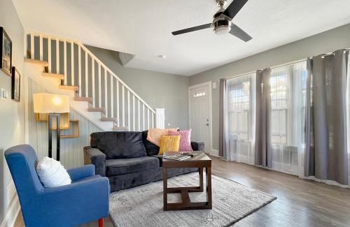 Des Moines Casa | 2br Family Charmer Duplex Near Drake