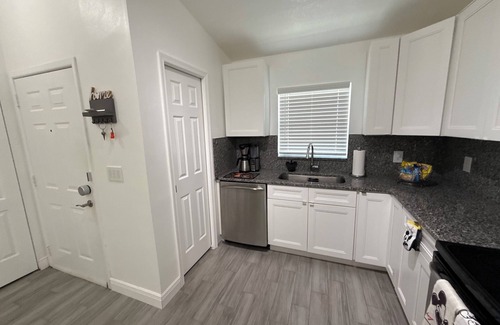 Southeast Orlando Condominio | 2BR Family Condo And Comfort Near It All! 3 Mins From Sunrail