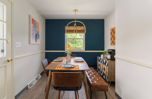 Sharon Heights Casa | The Sunnyside Modern Classic: Quiet, CLEAN and Comfortable+Dogs OK+Easy Parking
