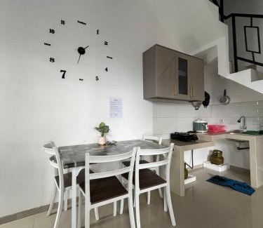 Sidomulyo Villa | 2BR Family Villa with Private Pool, Rooftop, Karaoke by Villa Tama