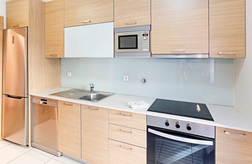Mafamude Apartamento | 2BR Flat by Metro w/ Free Parking by LovelyStay