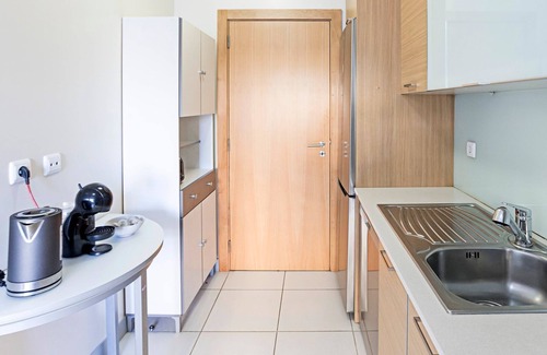 Mafamude Apartamento | 2BR Flat by Metro w/ Free Parking by LovelyStay