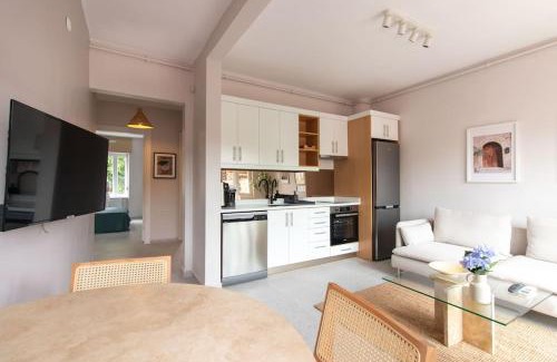 Adalar Apartamento | 2BR Flat W Modern Touches
