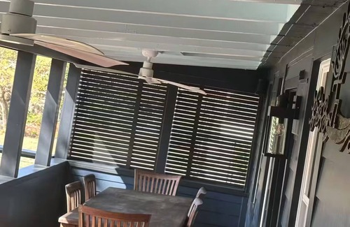 Folly Beach Cabaña | 2BR Folly Cottage 1-block from the beach!