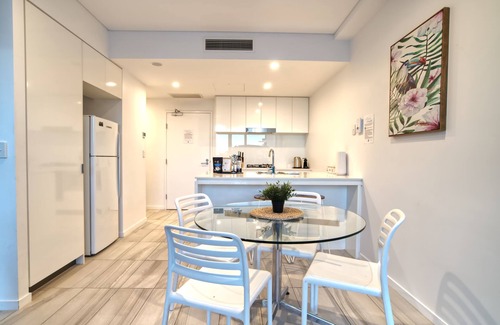 Newstead Apartamento | 2BR Food Drink Hub Pool 2 Cars Gym Rooftop
