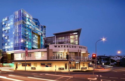 Newstead Apartamento | 2BR Food Drink Hub Pool Views Gym Roof Tce
