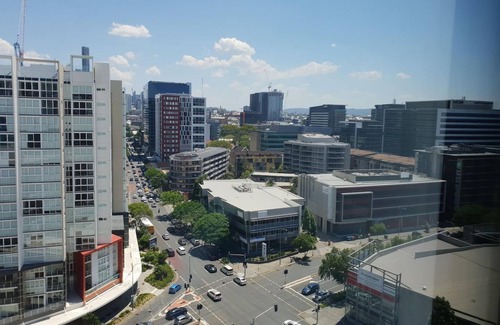 Newstead Apartamento | 2BR Food Drink Hub Pool 2 Cars Gym Rooftop