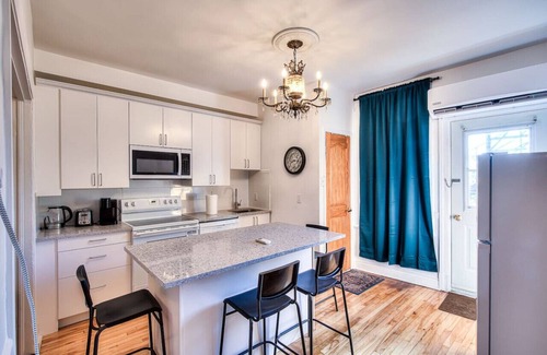 Sainte-Marie Apartamento | 2BR for Montreal Relaxation & Downtown Action