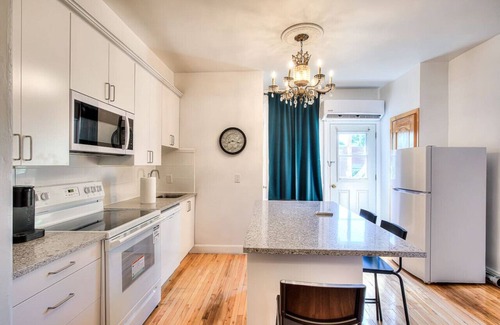 Sainte-Marie Apartamento | 2BR for Montreal Relaxation & Downtown Action