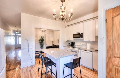 Sainte-Marie Apartamento | 2BR for Montreal Relaxation & Downtown Action