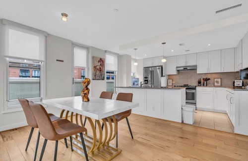 Penn Quarter Apartamento | 2BR Furnished Apartment near Smithsonian by RedAwning