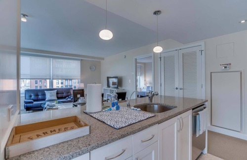 Chinatown Apartamento | 2BR Furnished Apt. near Washington Monument