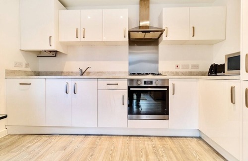 Welwyn Garden City Apartamento | 2BR Furnished l Parking l Wi-Fi