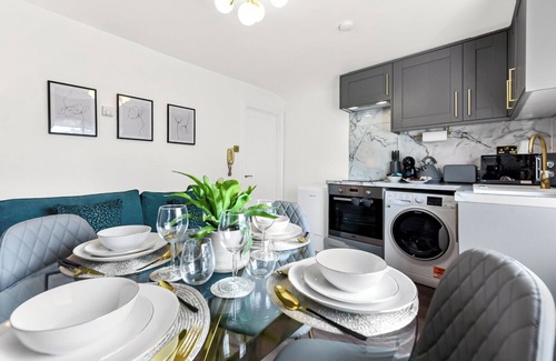 Parsons Green and Walham Casa | 2BR Gem and a Tranquil Haven in Fulham