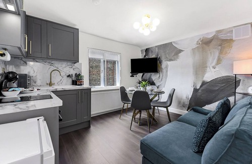 Parsons Green and Walham Casa | 2BR Gem and a Tranquil Haven in Fulham
