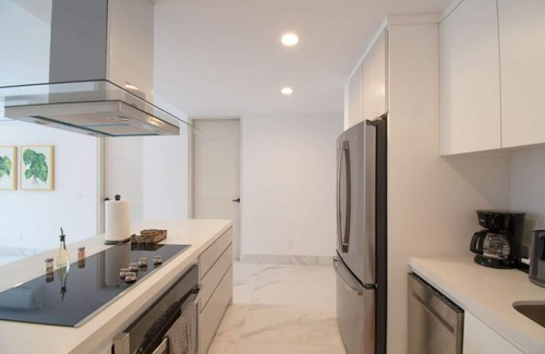 El Tezal Apartamento | 2BR Gem: City & Beach