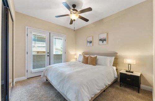 Reno/Tahoe Airport Apartamento | 2BR Getaway Pool Gym Basketball Court & Theater Access