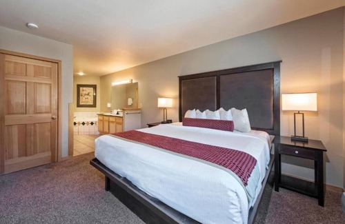 Four O'Clock Hotel | 2BR - Grand Timber Lodge