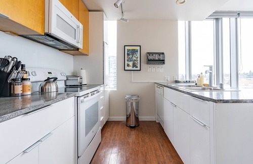 West Bellevue Apartamento | Sophari's 2BR Heart of Bellevue