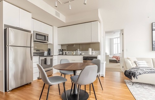 West Bellevue Apartamento | 2BR | Gym, Rooftop & Pool | Bellevue | Sophari A