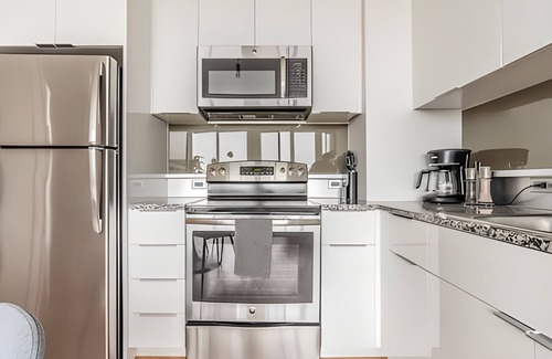 West Bellevue Apartamento | 2BR | Gym, Rooftop & Pool | Bellevue | Sophari A