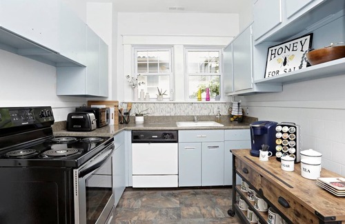 Lexington Condominio | 2br / Heart of Chevy Chase Historical District