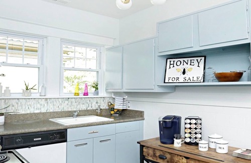 Lexington Condominio | 2br / Heart of Chevy Chase Historical District