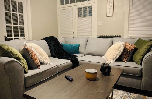 Central Gardens Apartamento | 2br Hideaway: 2 mi from Beale St & Overton Square!