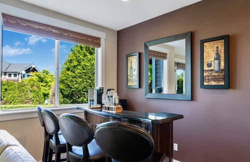 Cougar Mountain Casa | 2BR Hideaway: Bar Vibes, Game & LEGO Joy @Bellevue