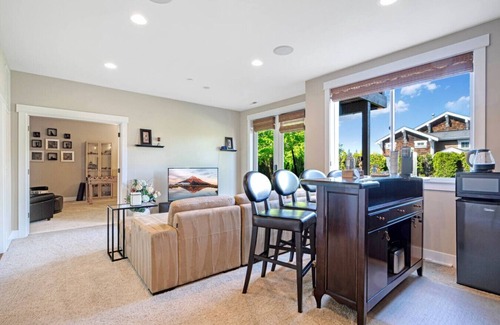 Cougar Mountain Casa | 2BR Hideaway: Bar Vibes, Game & LEGO Joy @Bellevue