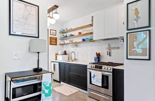 Cherrywood Casa | 2BR, Historic Neighborhood, Bright Space