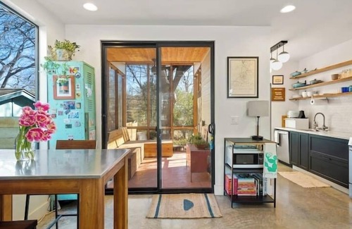 Cherrywood Casa | 2BR, Historic Neighborhood, Bright Space