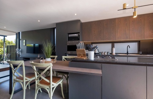 Salt Rock Apartamento | 2BR Holiday Home | Self Catering | Pool | Aircon